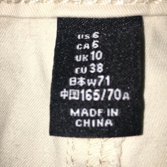 Gap Womens Shorts Size 6 Mid Rise Casual Everyday Khaki Shorts Walking Tan Beige - Picture 4 of 5